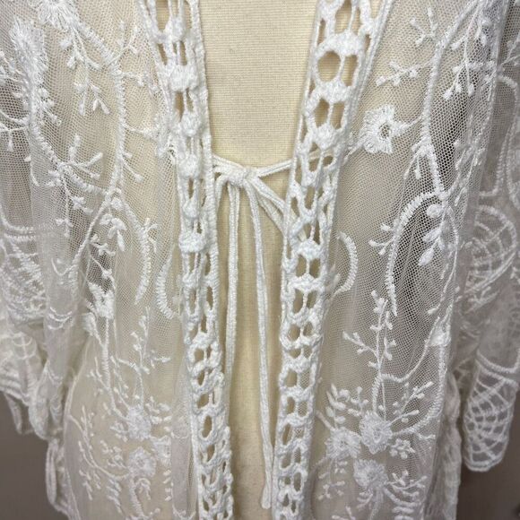 CAL STYLE Boutique Lace Embroidered Kimono, Large - Picture 5 of 13